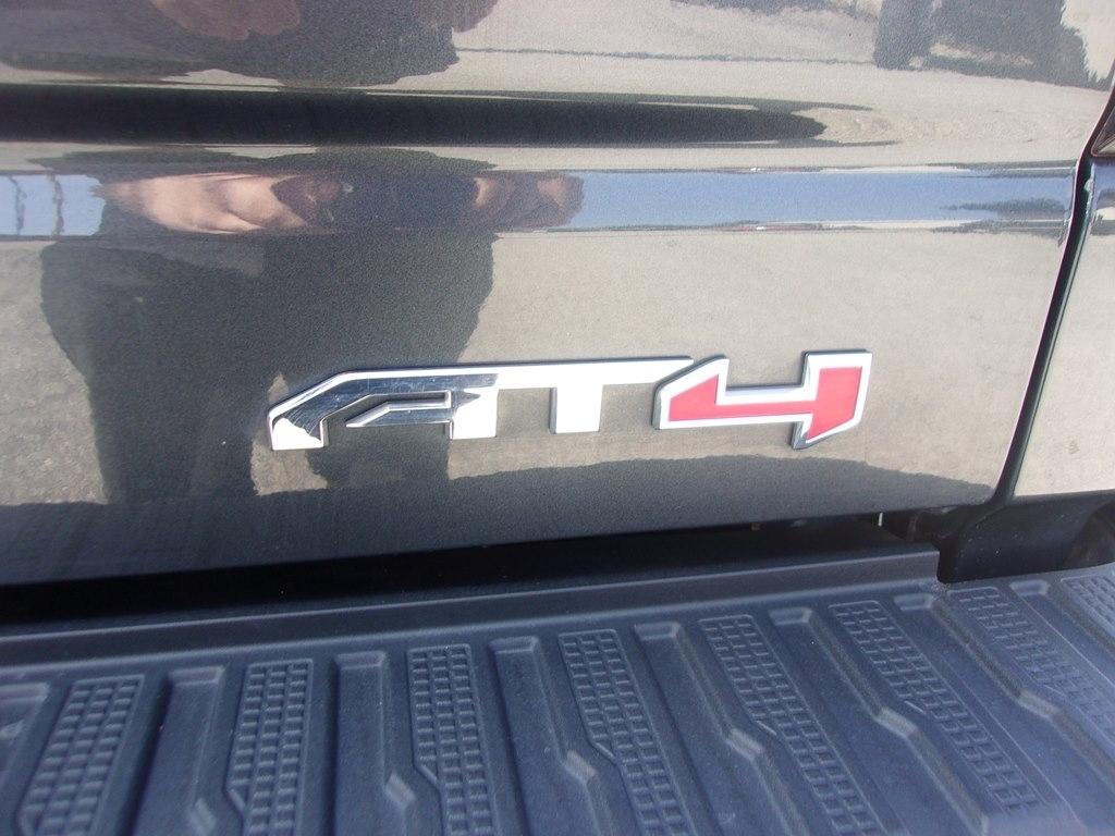 GMC Sierra 1500 Limited 4WD Crew Cab 147" AT4 2022