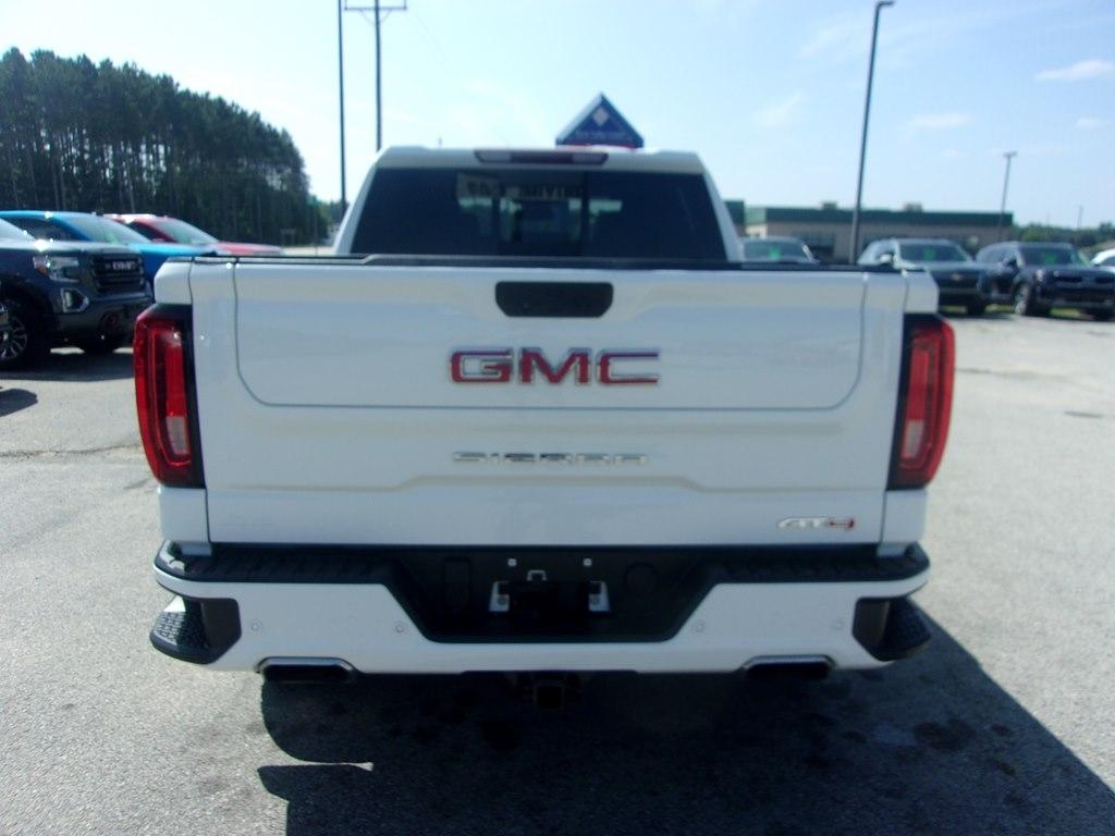 GMC Sierra 1500 4WD Crew Cab 147" AT4 2022
