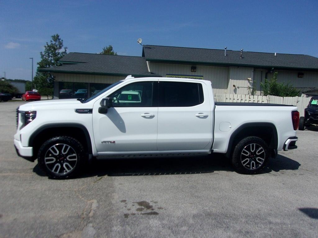 GMC Sierra 1500 4WD Crew Cab 147" AT4 2022
