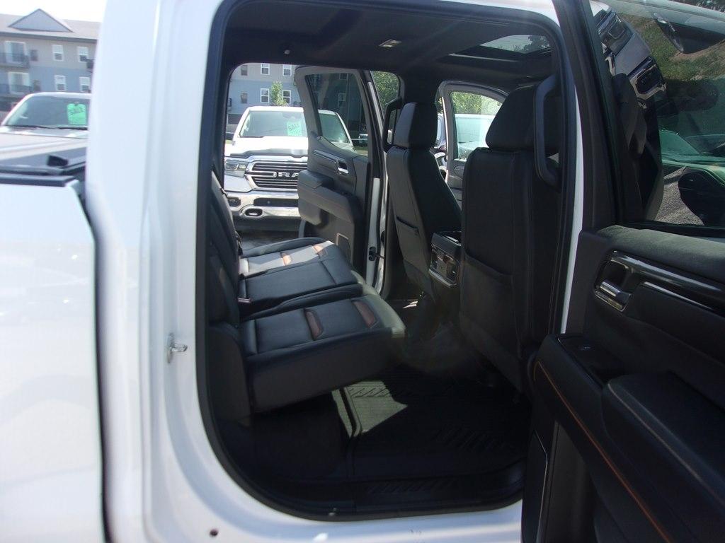 GMC Sierra 1500 4WD Crew Cab 147" AT4 2022