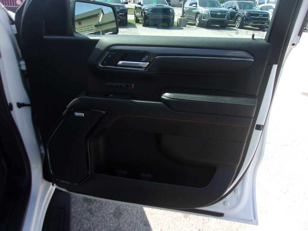 GMC Sierra 1500 4WD Crew Cab 147" AT4 2022