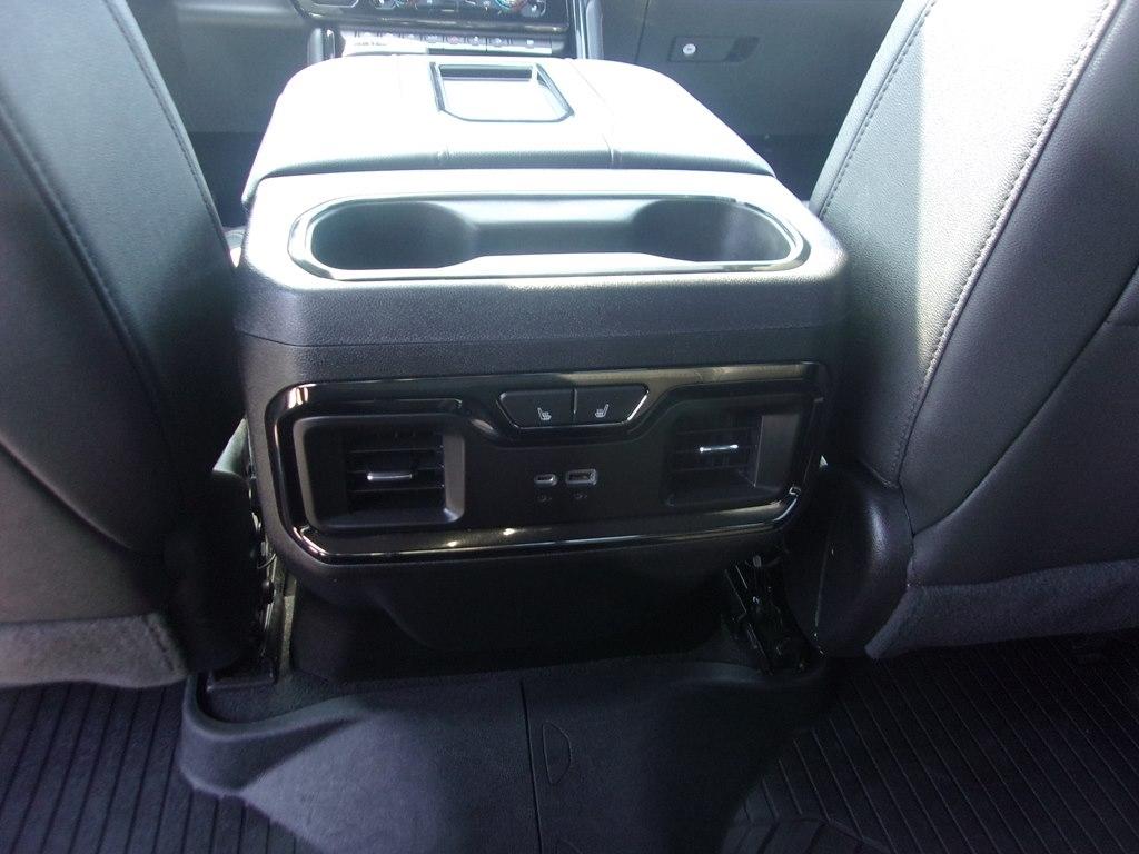 GMC Sierra 1500 4WD Crew Cab 147" AT4 2022