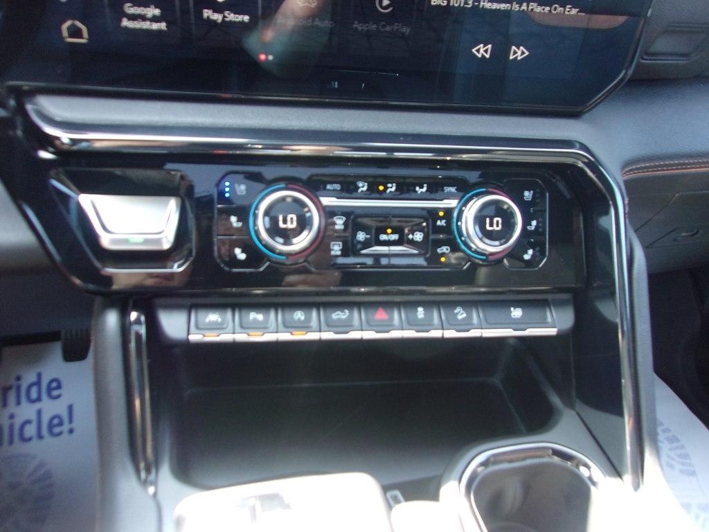 GMC Sierra 1500 4WD Crew Cab 147" AT4 2022
