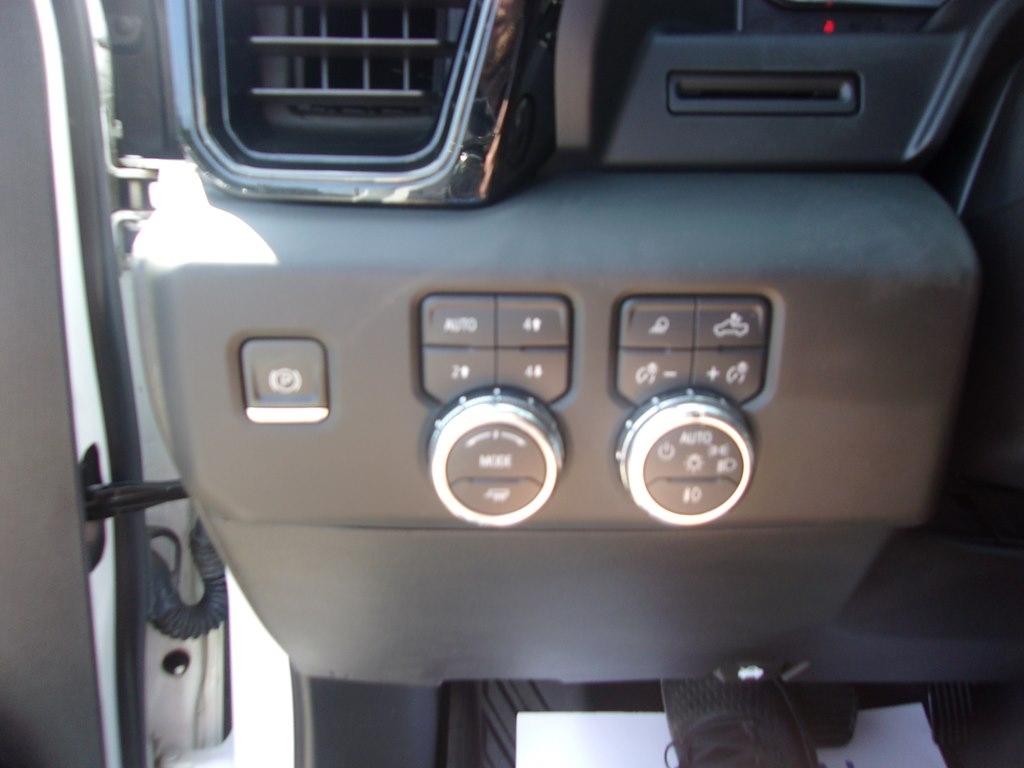 GMC Sierra 1500 4WD Crew Cab 147" AT4 2022