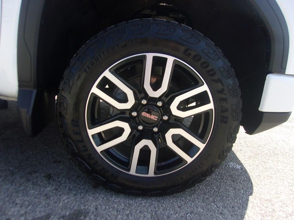 GMC Sierra 1500 4WD Crew Cab 147" AT4 2022