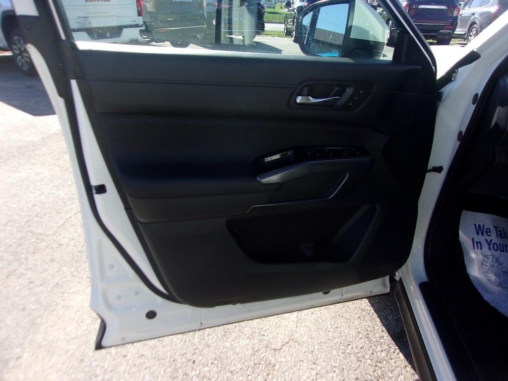 Nissan Pathfinder SL 4WD 2023