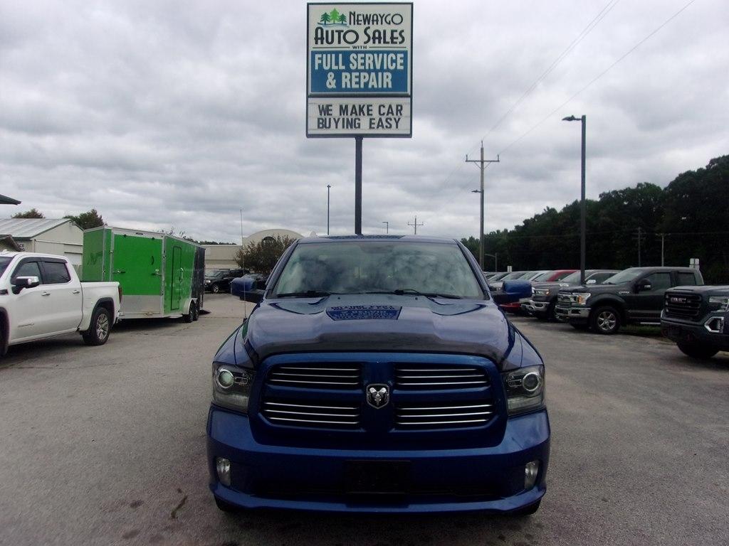 RAM 1500 4WD Crew Cab 140.5" Sport 2016
