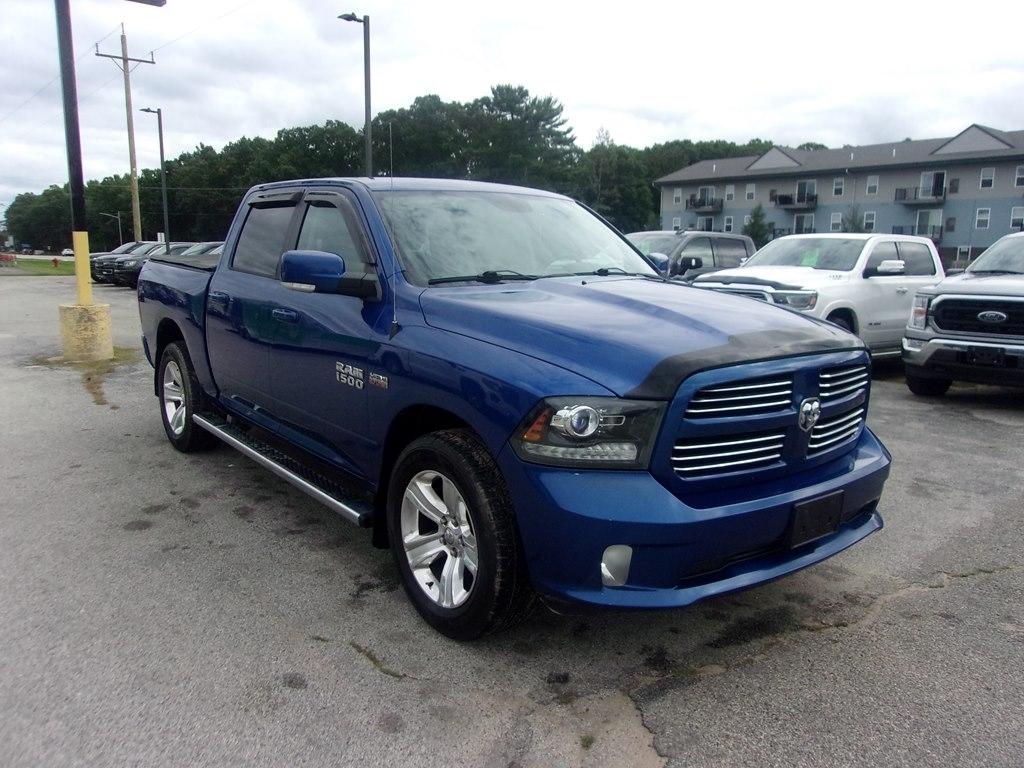RAM 1500 4WD Crew Cab 140.5" Sport 2016