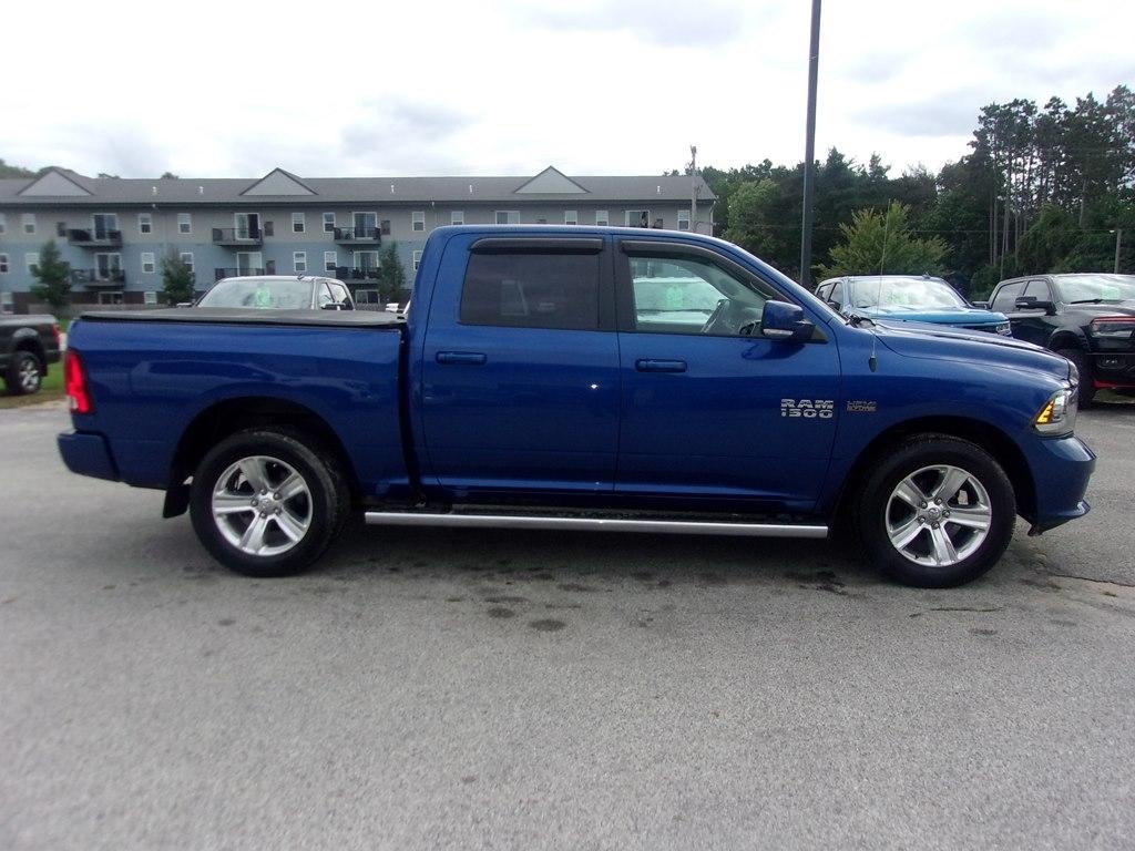 RAM 1500 4WD Crew Cab 140.5" Sport 2016