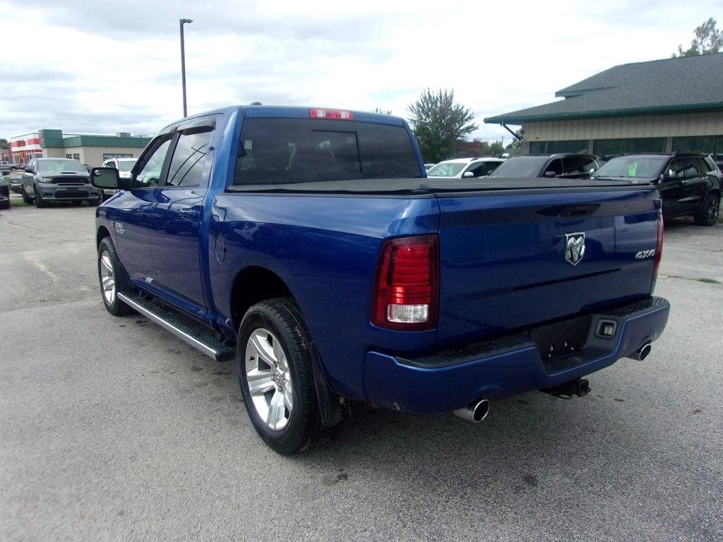 RAM 1500 4WD Crew Cab 140.5" Sport 2016