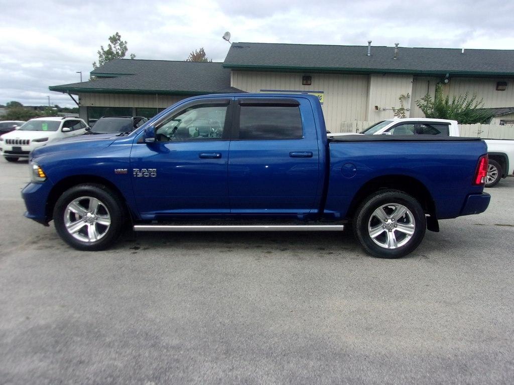 RAM 1500 4WD Crew Cab 140.5" Sport 2016