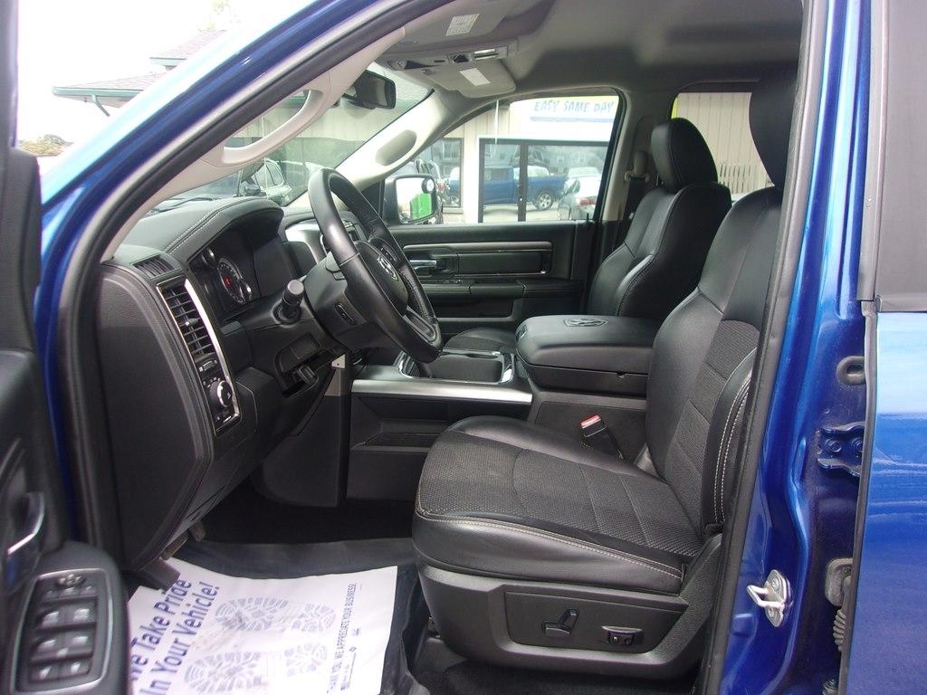 RAM 1500 4WD Crew Cab 140.5" Sport 2016