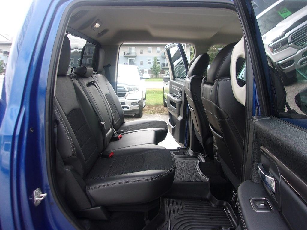 RAM 1500 4WD Crew Cab 140.5" Sport 2016