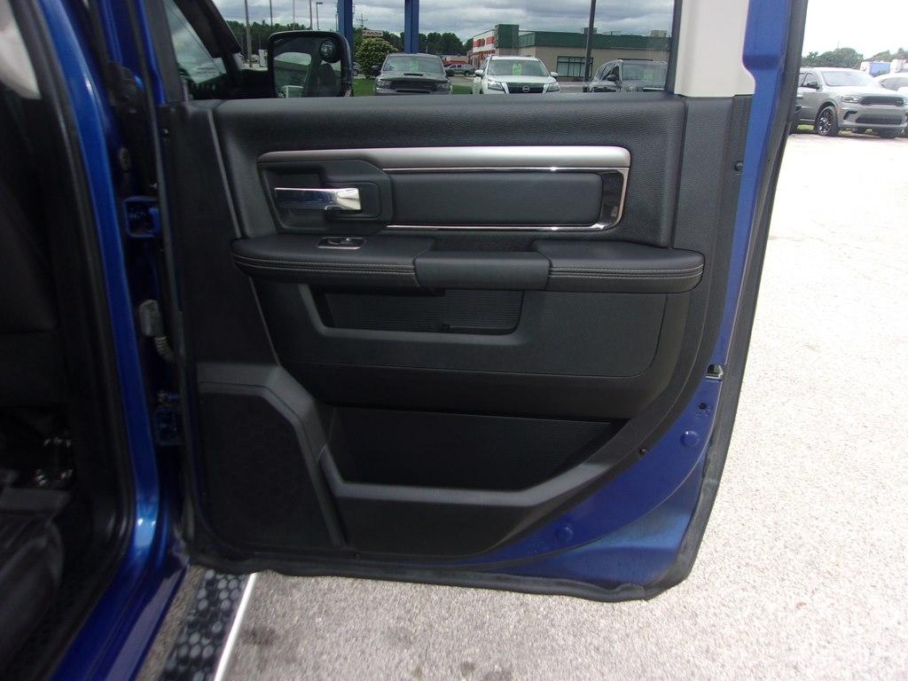 RAM 1500 4WD Crew Cab 140.5" Sport 2016