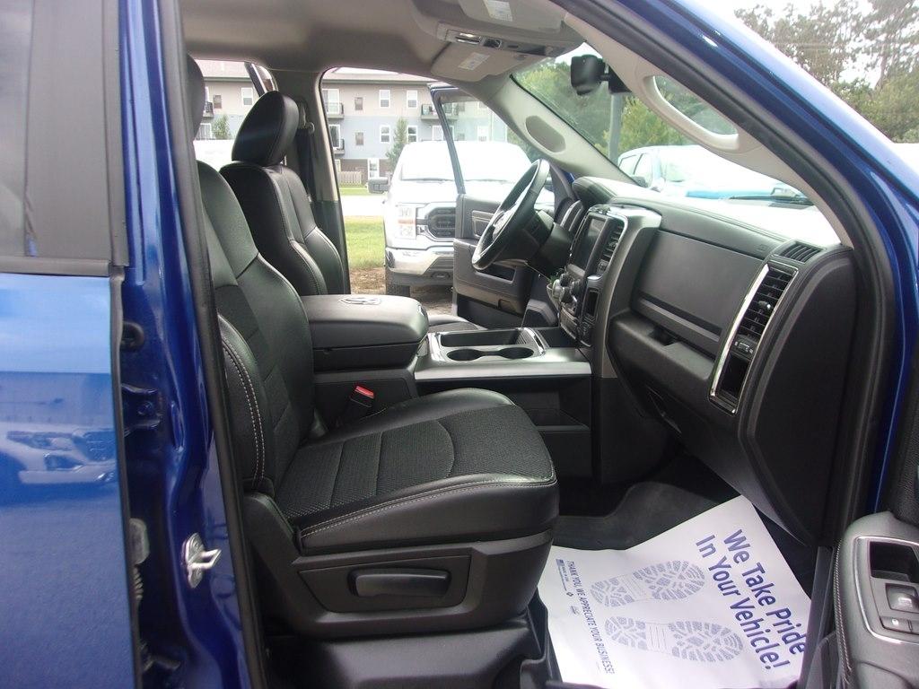 RAM 1500 4WD Crew Cab 140.5" Sport 2016