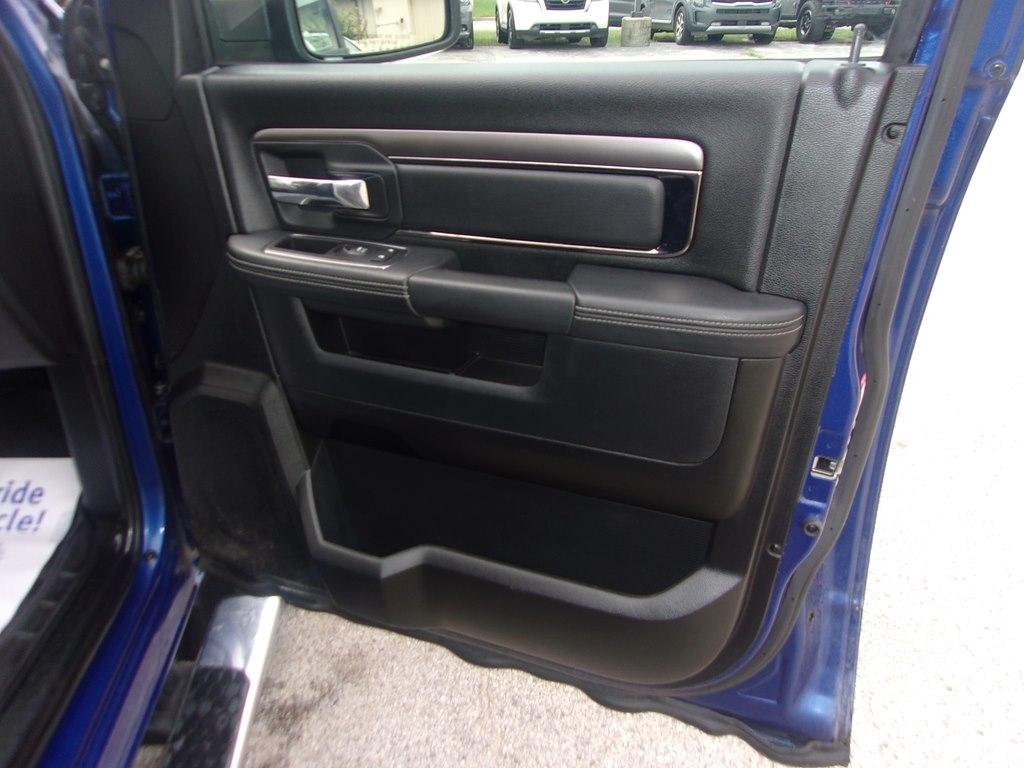 RAM 1500 4WD Crew Cab 140.5" Sport 2016