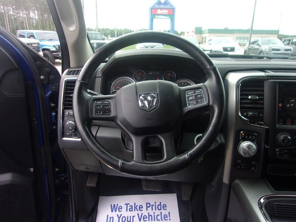 RAM 1500 4WD Crew Cab 140.5" Sport 2016