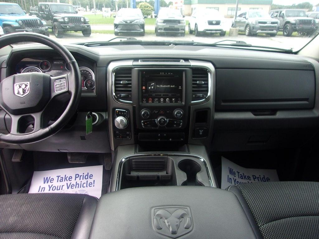 RAM 1500 4WD Crew Cab 140.5" Sport 2016