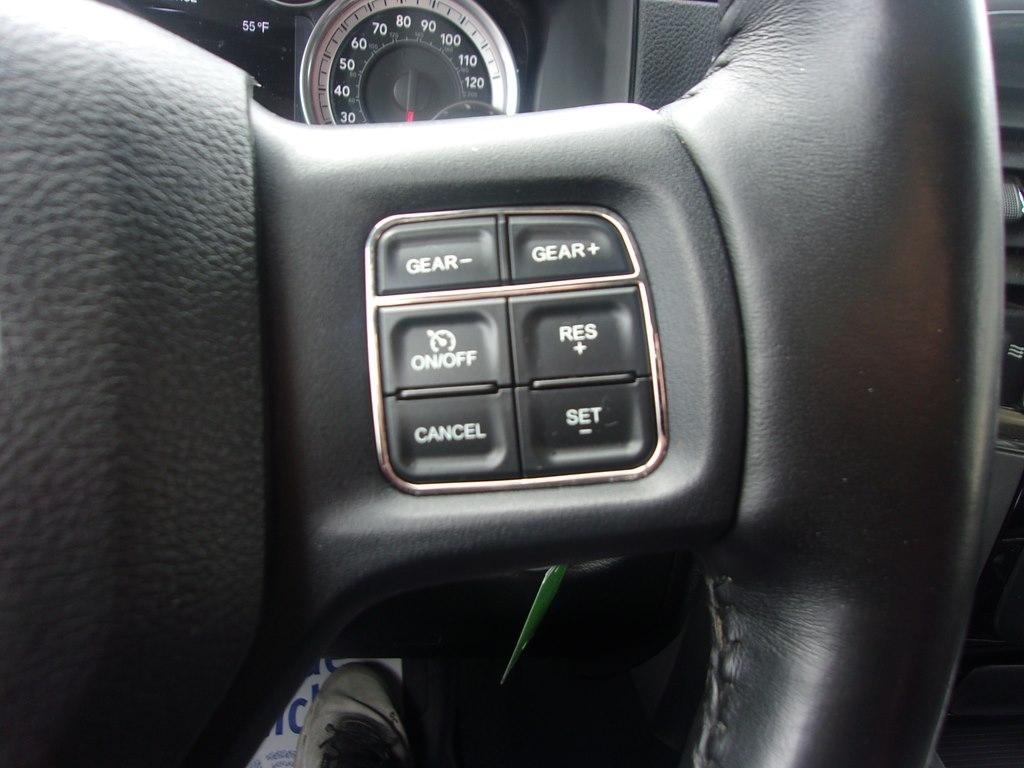 RAM 1500 4WD Crew Cab 140.5" Sport 2016
