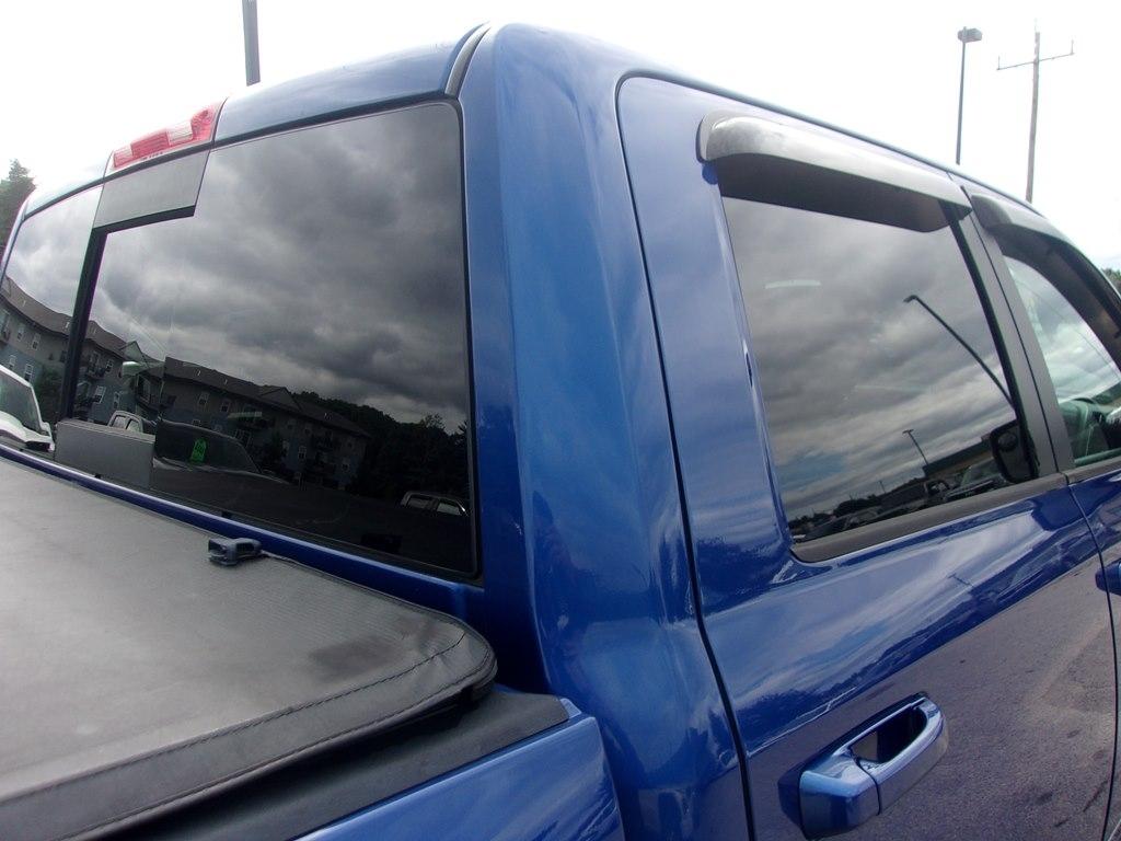 RAM 1500 4WD Crew Cab 140.5" Sport 2016