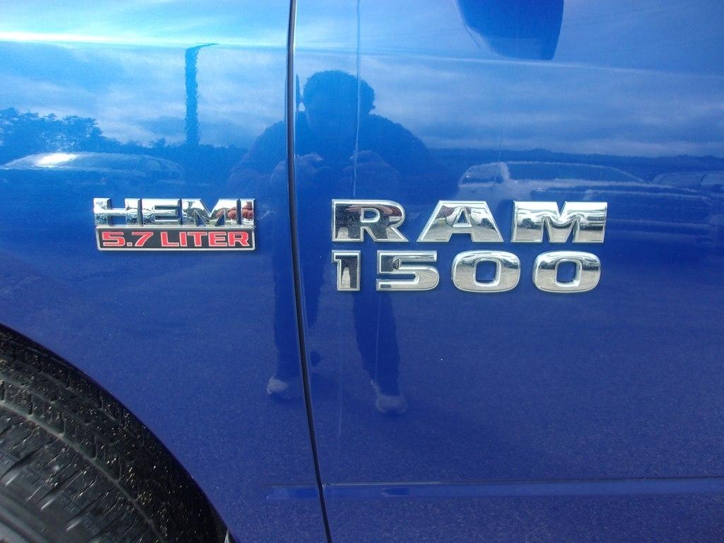 RAM 1500 4WD Crew Cab 140.5" Sport 2016