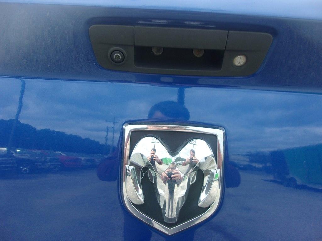 RAM 1500 4WD Crew Cab 140.5" Sport 2016