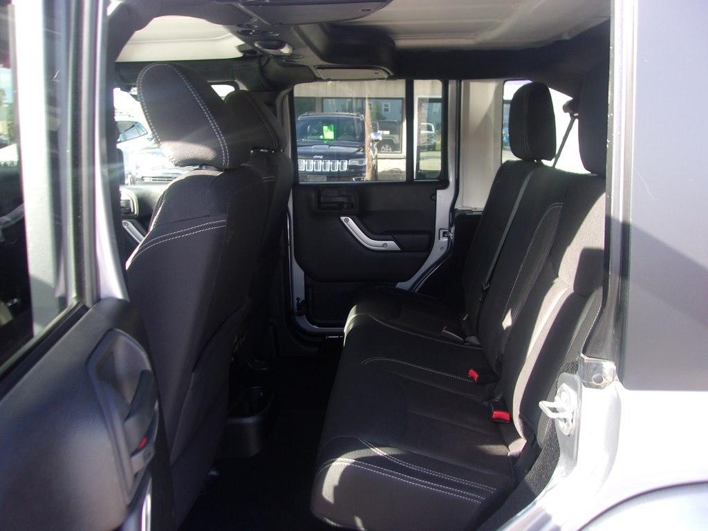 Jeep Wrangler Unlimited 4WD 4dr Sahara 2015