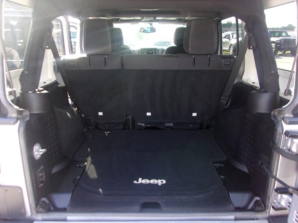 Jeep Wrangler Unlimited 4WD 4dr Sahara 2015