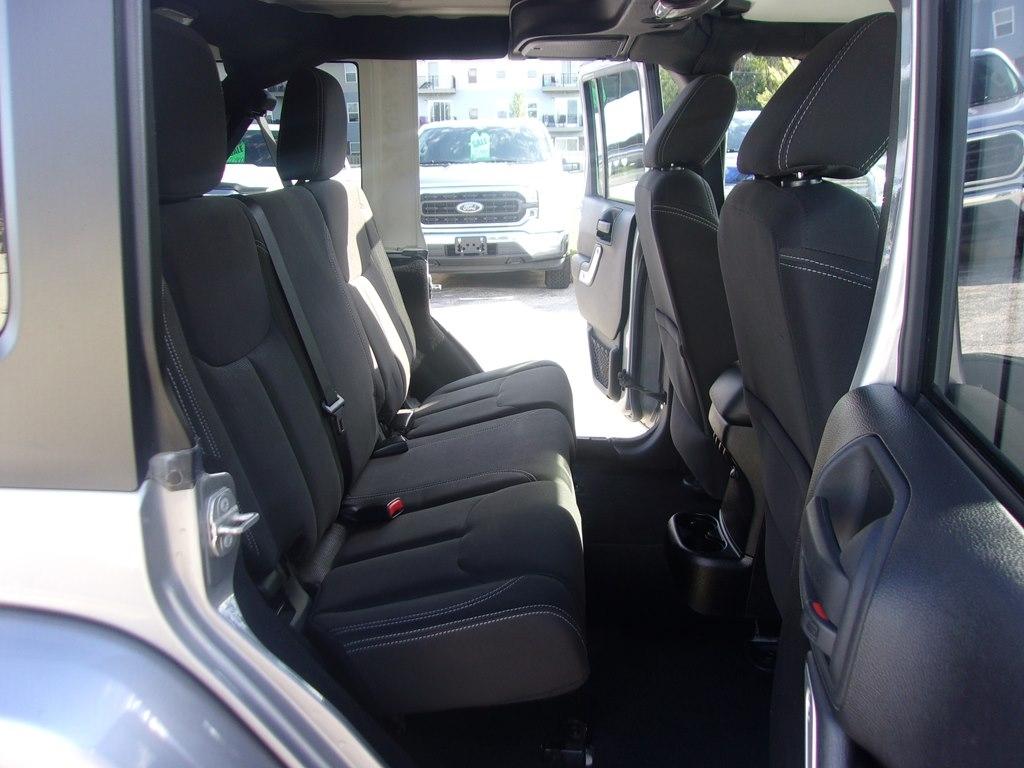 Jeep Wrangler Unlimited 4WD 4dr Sahara 2015