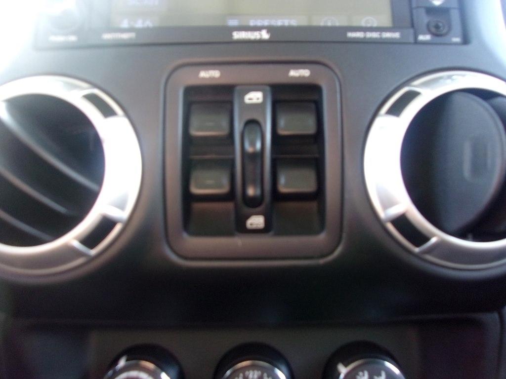 Jeep Wrangler Unlimited 4WD 4dr Sahara 2015