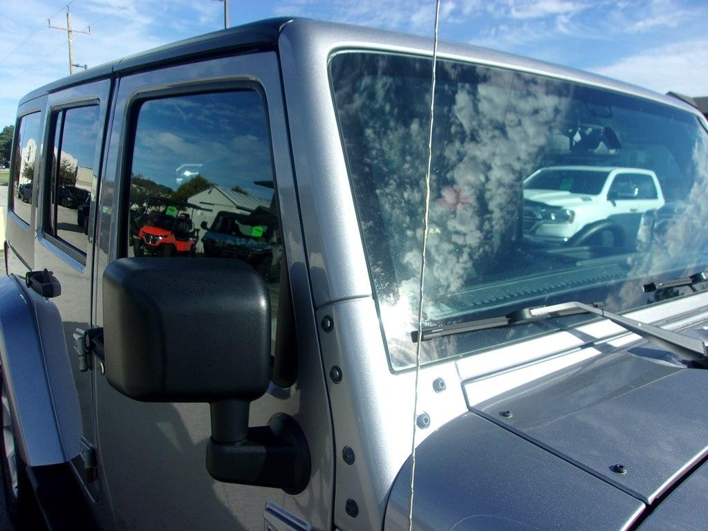 Jeep Wrangler Unlimited 4WD 4dr Sahara 2015