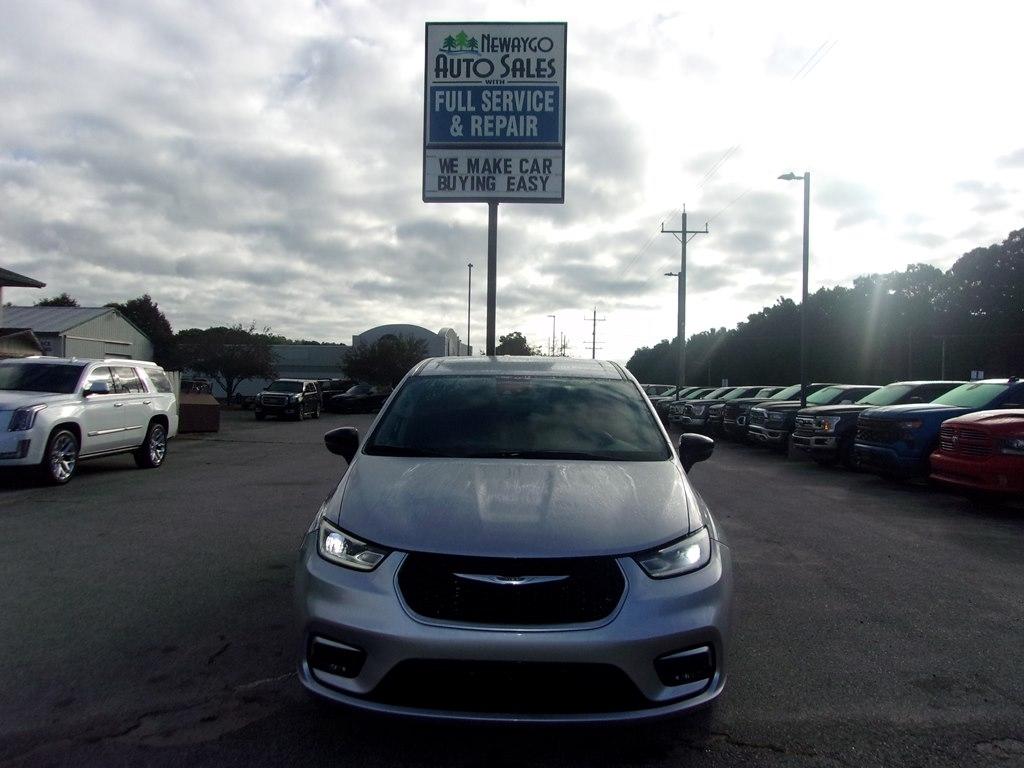 Chrysler Pacifica Touring L FWD 2024