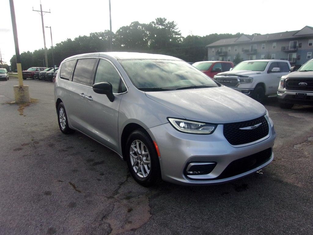 Chrysler Pacifica Touring L FWD 2024