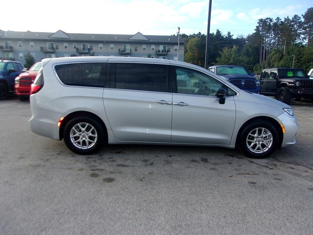 Chrysler Pacifica Touring L FWD 2024