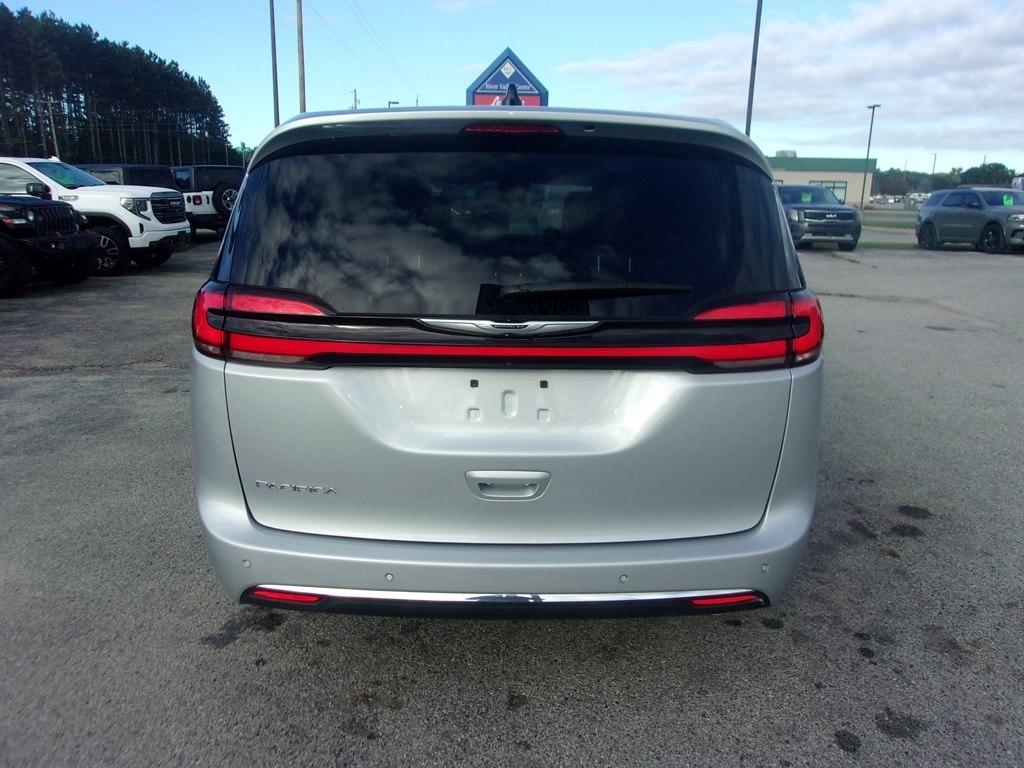 Chrysler Pacifica Touring L FWD 2024