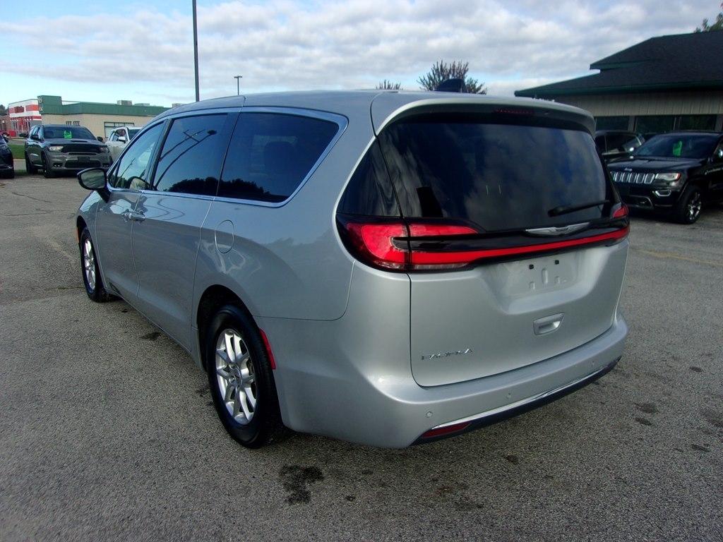 Chrysler Pacifica Touring L FWD 2024
