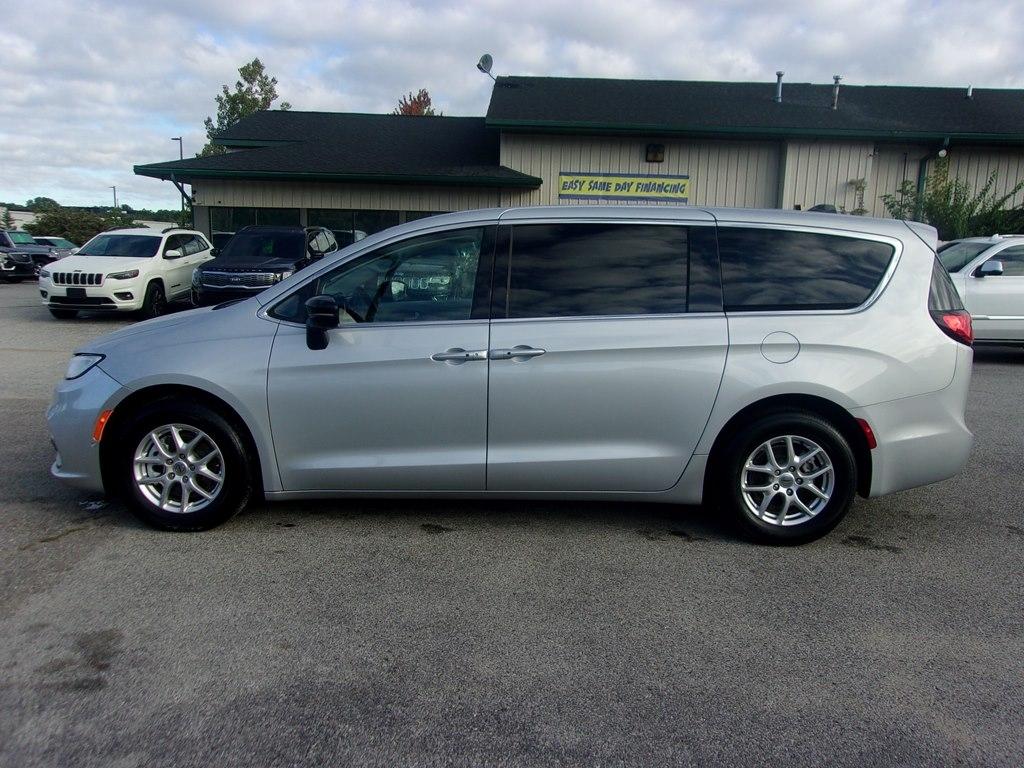 Chrysler Pacifica Touring L FWD 2024