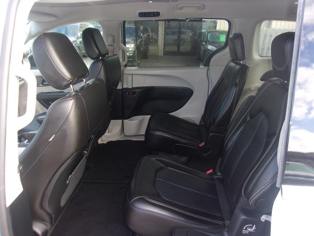 Chrysler Pacifica Touring L FWD 2024