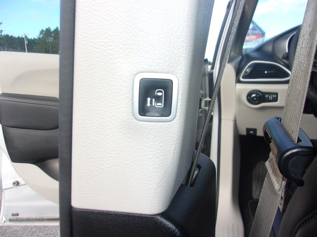 Chrysler Pacifica Touring L FWD 2024