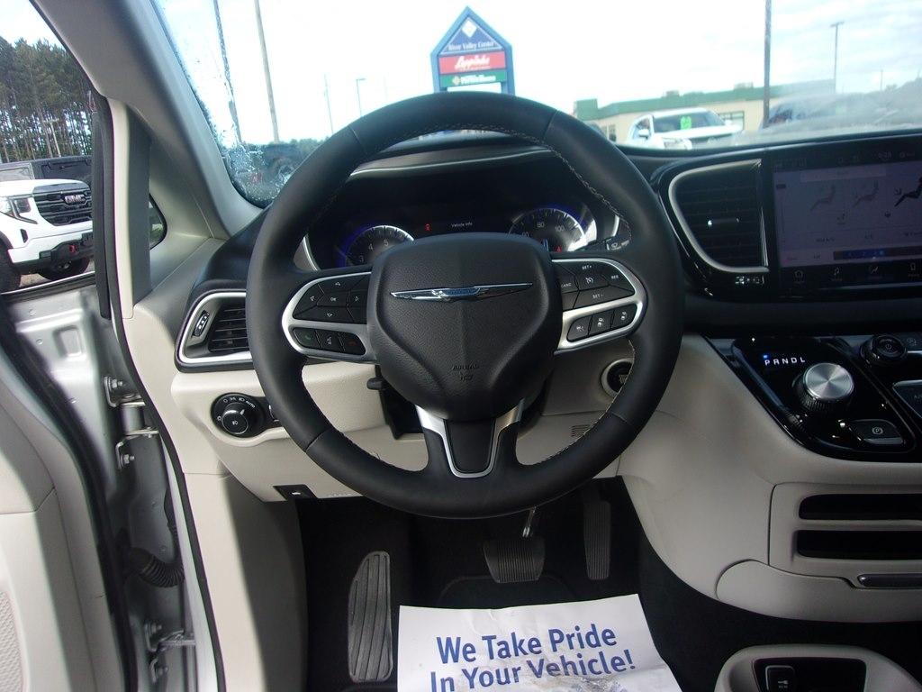 Chrysler Pacifica Touring L FWD 2024