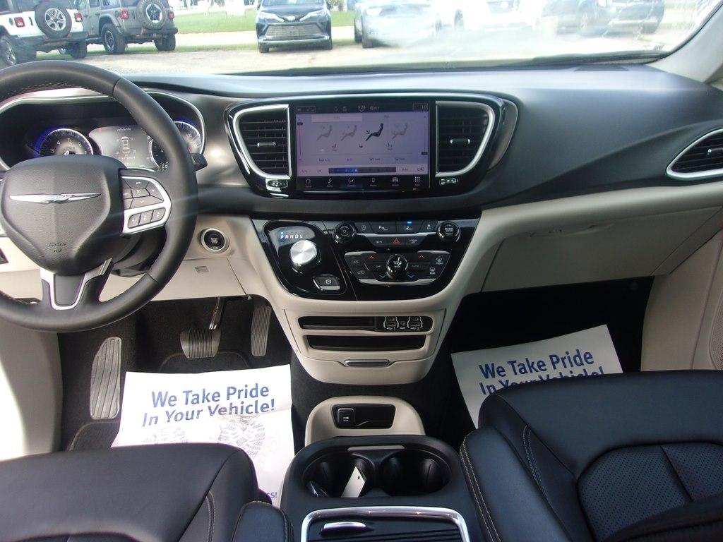 Chrysler Pacifica Touring L FWD 2024