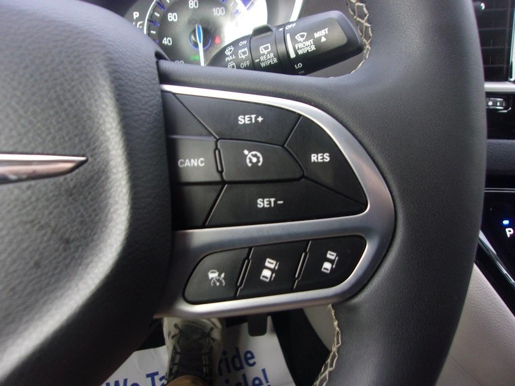 Chrysler Pacifica Touring L FWD 2024