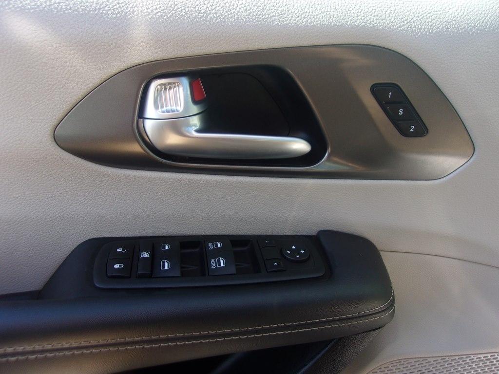 Chrysler Pacifica Touring L FWD 2024