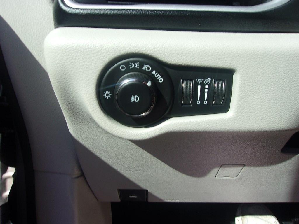 Chrysler Pacifica Touring L FWD 2024