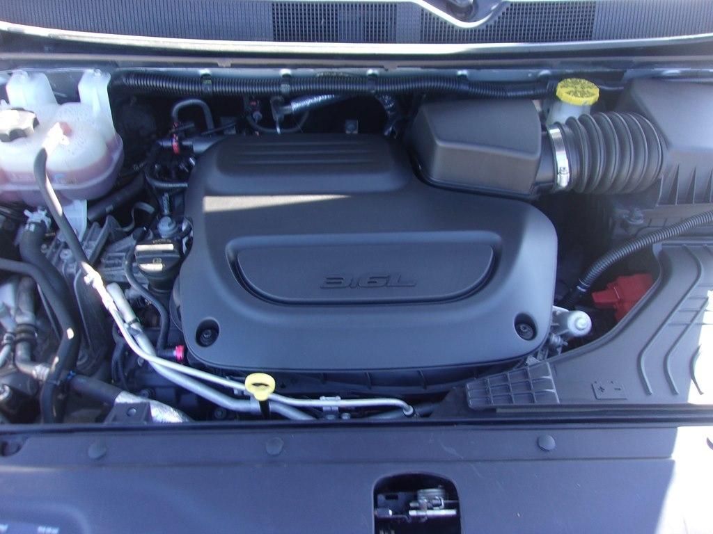 Chrysler Pacifica Touring L FWD 2024