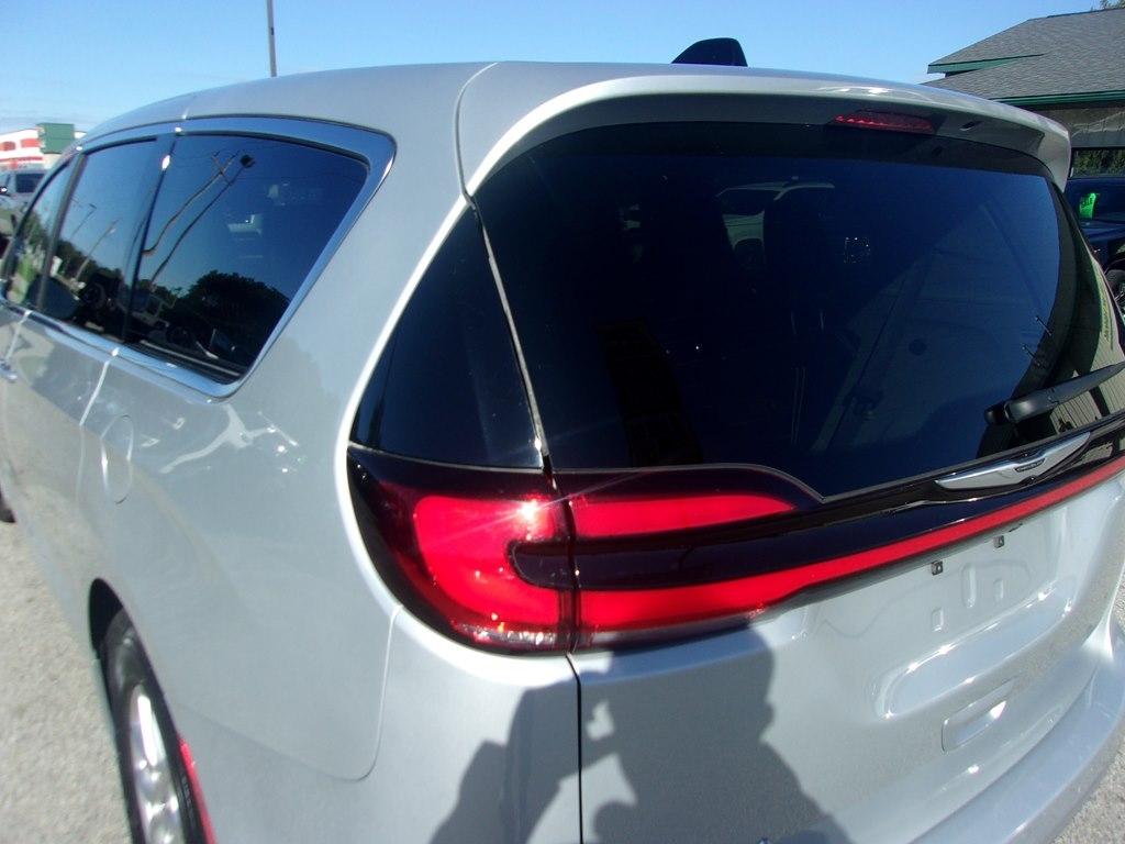 Chrysler Pacifica Touring L FWD 2024