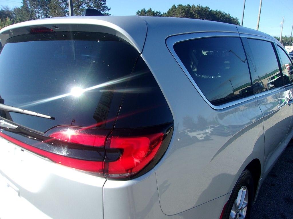 Chrysler Pacifica Touring L FWD 2024