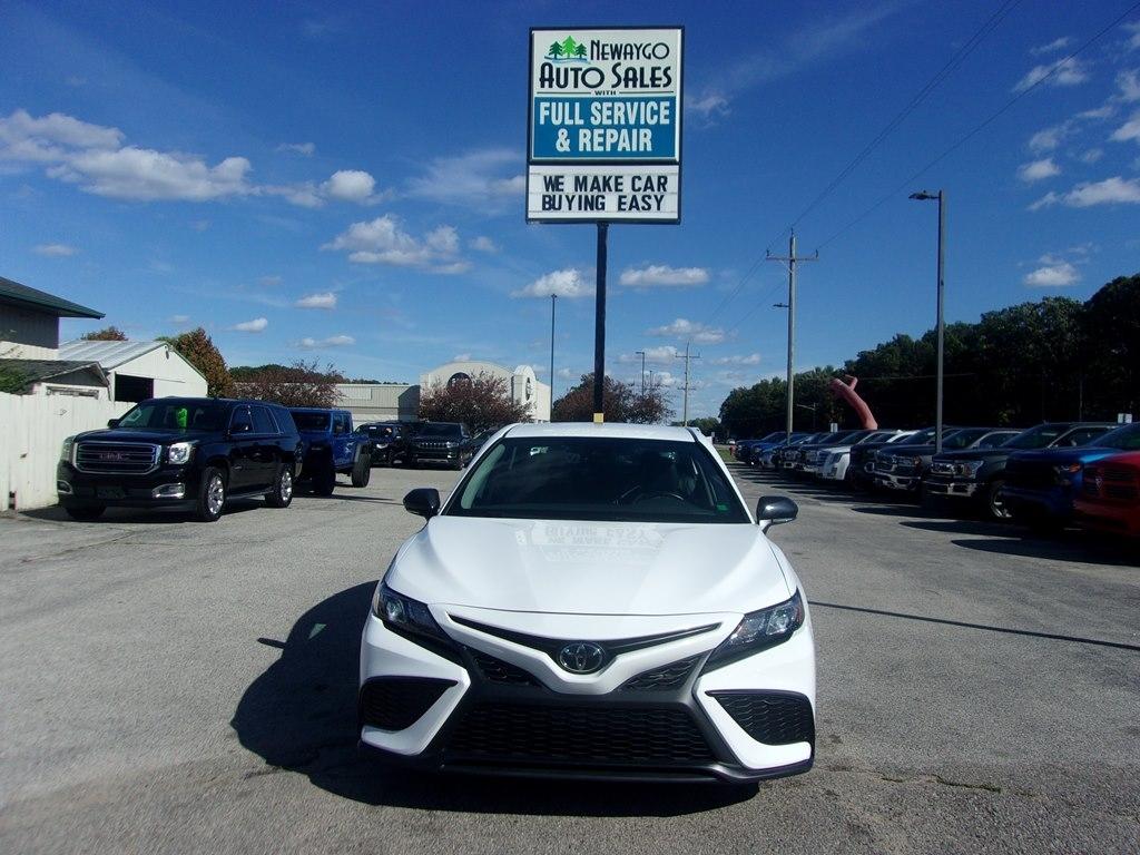 Toyota Camry SE Auto (Natl) 2024