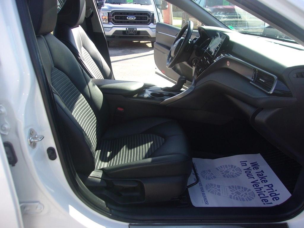 Toyota Camry SE Auto (Natl) 2024