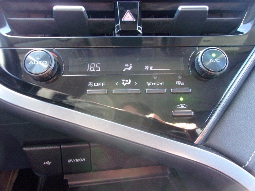 Toyota Camry SE Auto (Natl) 2024